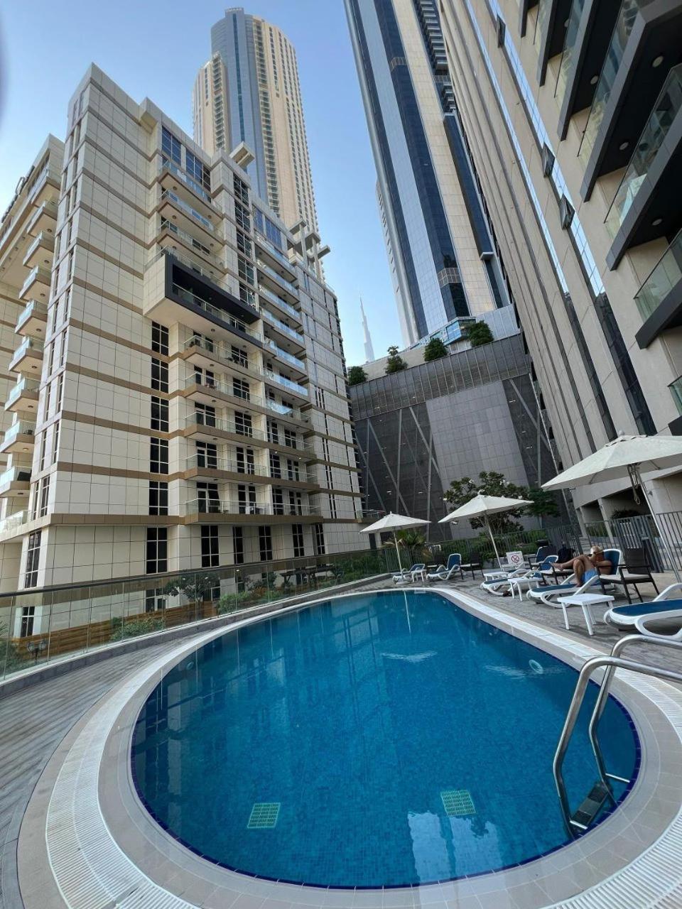 Хостел Downtown Holiday'S - 1 Min To Dubai Mall & Burj Khalifa Экстерьер фото